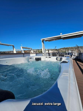 Sea Diva - luxury boathouse